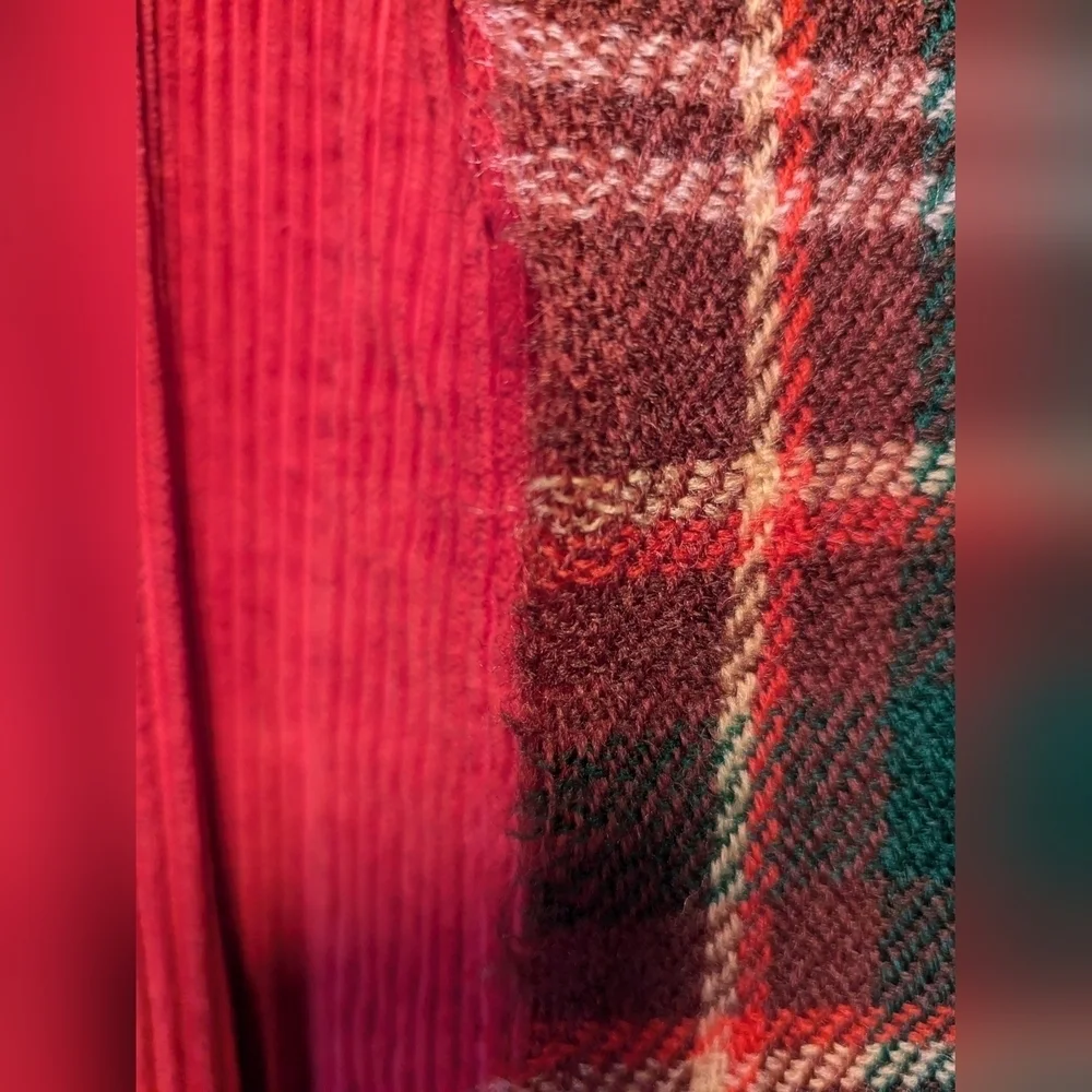 🤎 Vintage wool plaid scarf unisex tartan call outs worn thin brown red green